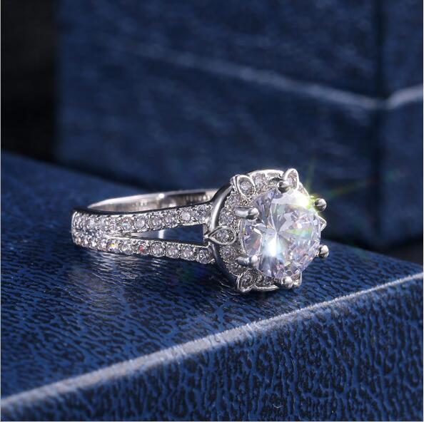 Vintage simple ladies zircon ring